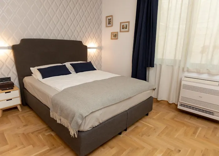 Luxury Rooms 12-1
