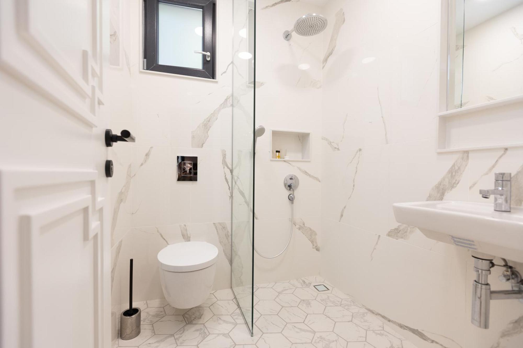 Luxury 12-1 Apartment *
